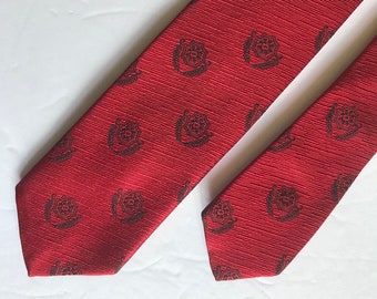 1950s or 1960s Korry red silk foulard print tie for Kirk's of California Vintage | Retro