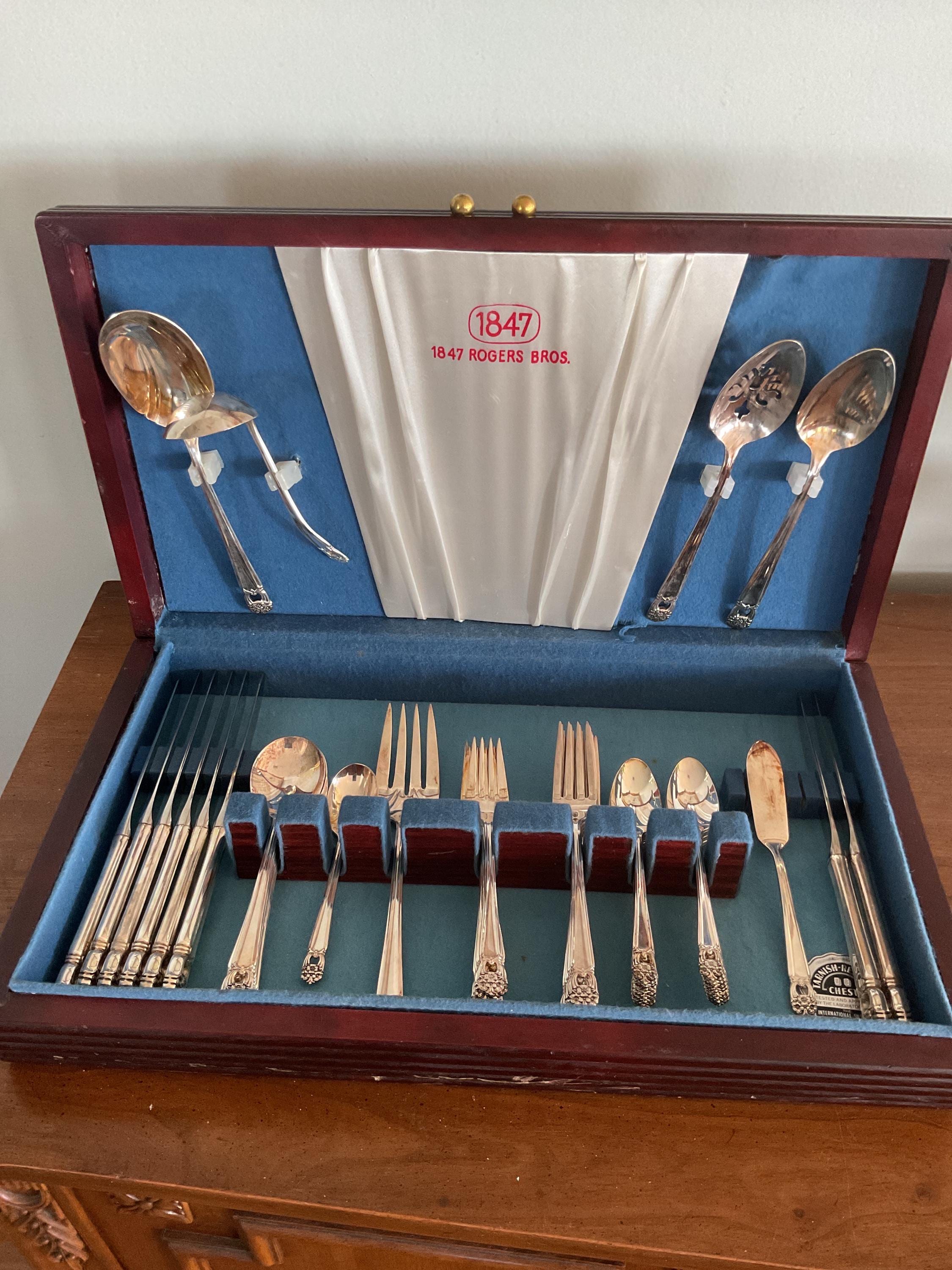 1847 William Rogers IS Eternally Yours Silverware Set of Eight