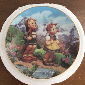Hummel Collector Plate 8” “ Little Explorers “ M. I. 5578 # 5 in Little Companion Series