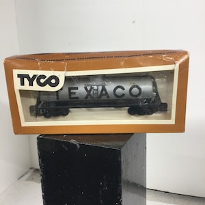 TYCO HO Scale &quot; Clementine &quot; Texaco Tank Car ( 40’ )