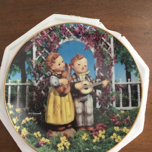 Hummel Collector Plate 8” “ Little Musicians  “ M. I. 5578 # 6 in Little Companion Series