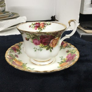 Royal Albert  Old Country Roses Teacup and Saucer Bone China