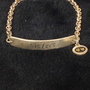 Sterling Silver 7” Charm Bracelet Inscribed Sisters one heart Charm