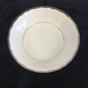 Harmony House Silver Sonata Berry/Fruit Bowl 5.5” x 1.5”