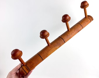 Vintage Französische Holzgarderobe mit Vier Pilzhaken | Rustikale Bauernhaus Wandhänger
