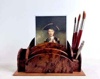 Organizador de mesa vintage em madeira de nogueira com gaveta, estilo art déco revival, porta-correspondências de madeira, armazenamento para escritório doméstico dos anos 80.