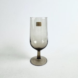 Vintage Luminarc Rauchgrau Weinglas – Französische Glaswaren der 1970er Jahre – Mid Century Modern Trinkgefäße – Verkauft pro Glas