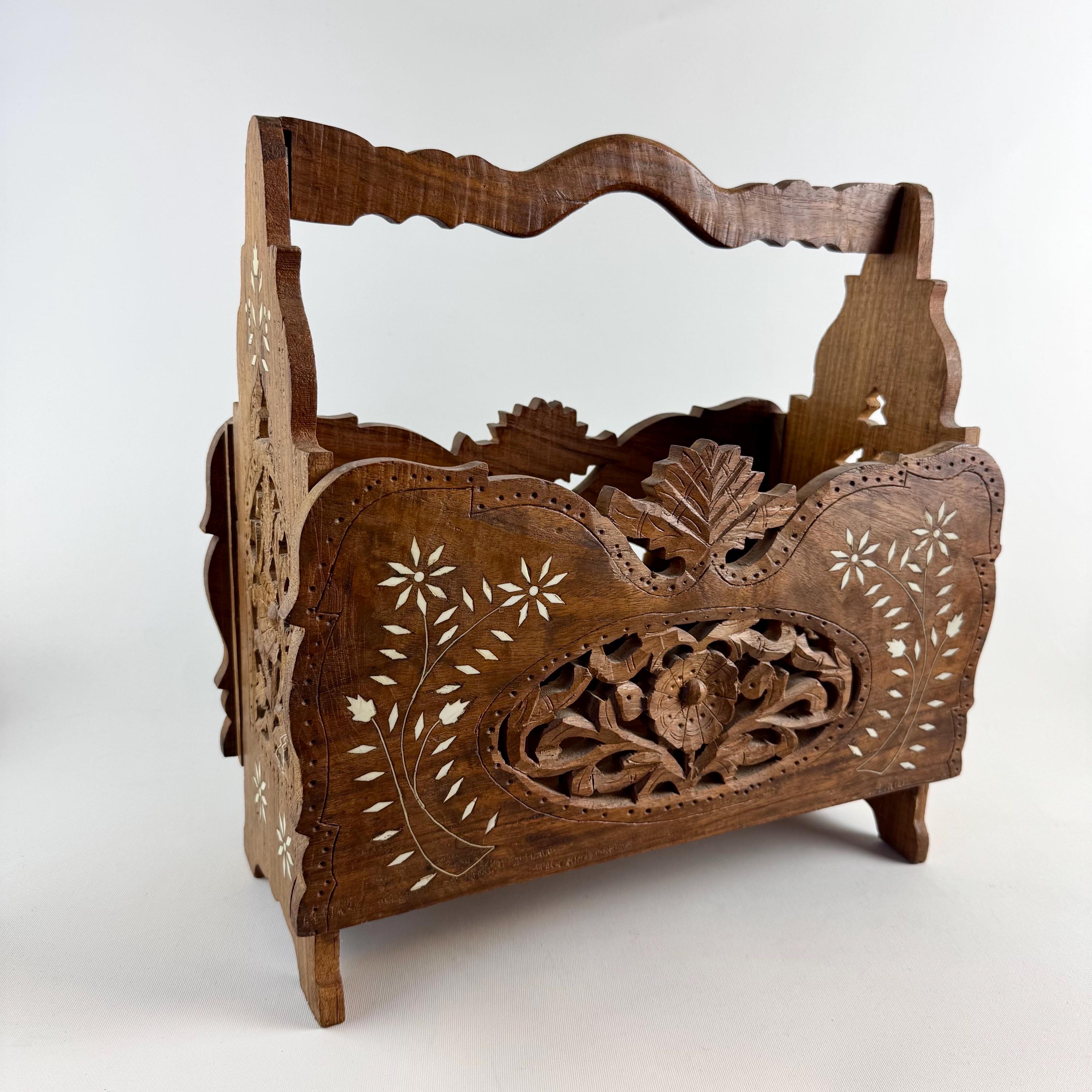 アンティーク　木彫り　マガジンラック　天然木 ヴィンテージ手彫り木製マガジンラック - 折りたたみ式本＆リネン収納