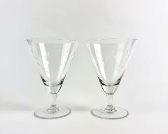 Conjunto de 2 Taças de Aperitivo Vintage Gravadas, Taças de Coquetel ou Taças de Vinho de Sobremesa com Folhas Gravadas à Mão em Estilo Meados do Século XX, Elegante Presente de Bar Vintage