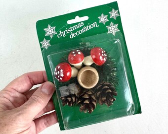 Vintage Christmas Candle Holder with Mushrooms and Pine Cones – Rustic Woodland Decor in Original Packaging, 1970s Holiday Decor