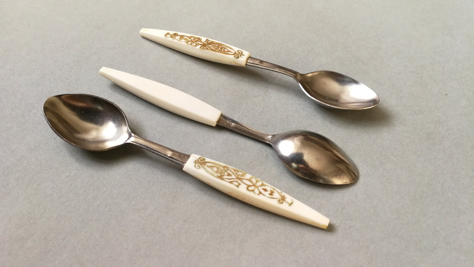 Set of 12 Antique Demitasse Spoons in Original Box. 70's Retro