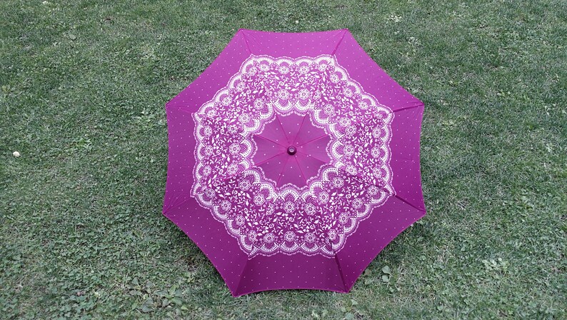 Parapluie mécanique vintage / Parasol en nylon rétro rose pour femmes des années 80 / Parapluie à motif floral avec poignée en plastique / Accessoires soviétiques image 2