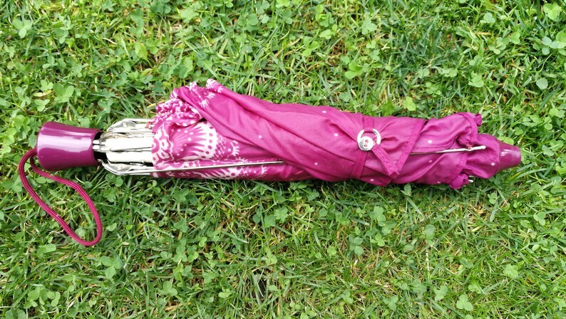 Vintage mechanische paraplu / retro roze dames nylon parasol jaren '80 / bloemmotief paraplu met plastic handvat / Sovjet-accessoires afbeelding 5