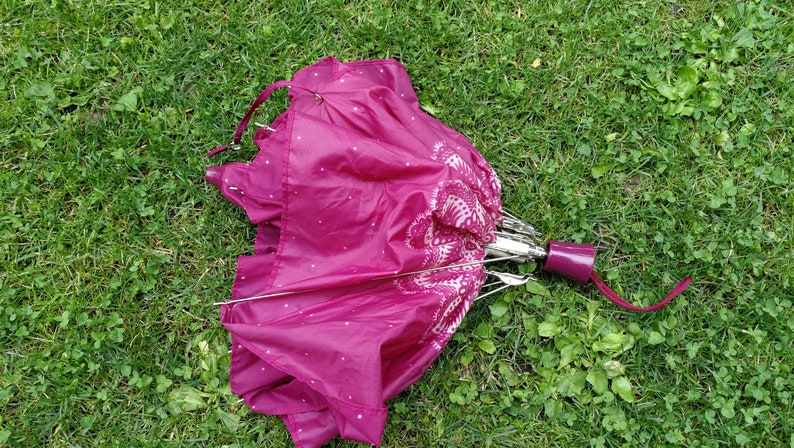 Vintage mechanische paraplu / retro roze dames nylon parasol jaren '80 / bloemmotief paraplu met plastic handvat / Sovjet-accessoires afbeelding 4