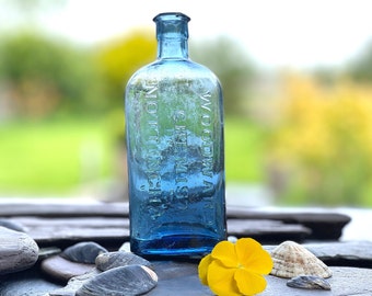 Antike Apothekerflaschen, schöne Chemikerflasche für Babys Griff, hellblaue Glasflasche, Vintage Flaschen, antike Flaschen, Apotheker