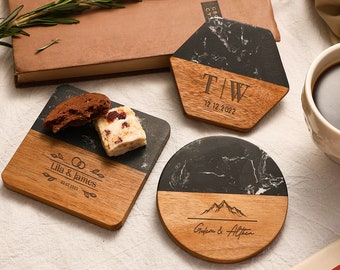 Posavasos personalizados con nombres de familia, posavasos de madera de mármol personalizados, posavasos grabados a granel para favores de boda, regalo de compromiso/boda/inauguración de la casa