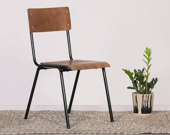 Silla de comedor industrial de madera contrachapada con marco de metal negro estilo escuela retro vintage