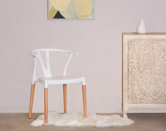 Chaise longue blanche contemporaine de style scandinave en plastique avec pieds en bois