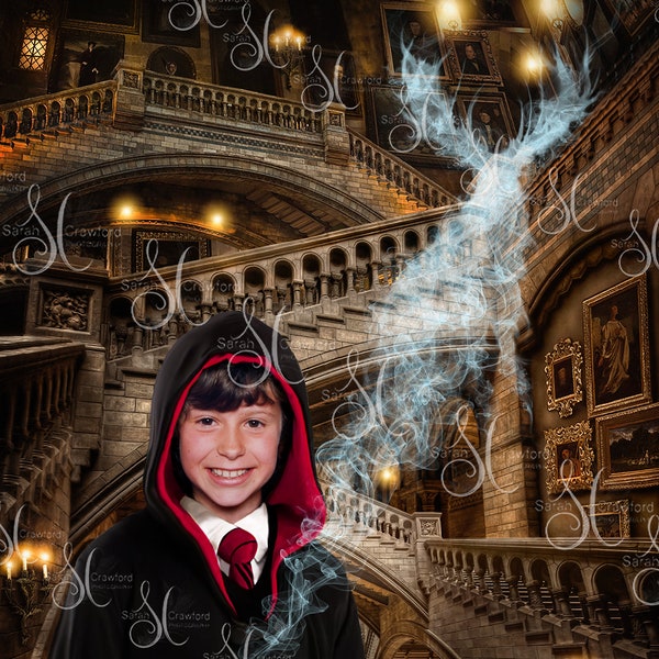 Zauberer Schule digitaler Hintergrund mit Robe, Zauberstab und Hirsch Patronus png Overlays.