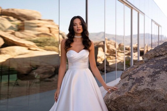 Ivory wedding dress Classic wedding dress Bridal gown satin A-line wedding dress Strapless wedding dress Elegant Bridal gown with train