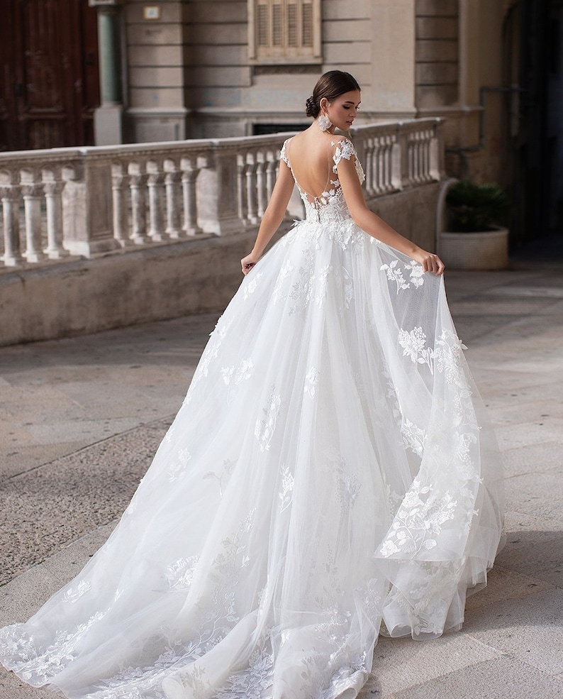 Mermaid wedding dress Wedding dress tulle overskirt Lace