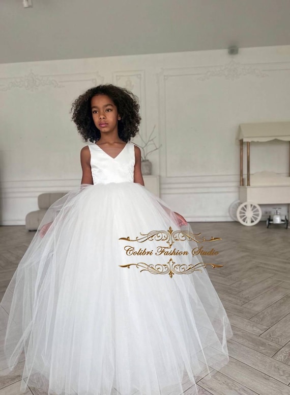 Little girl dress V-neck sleeveless Floor length flower girl dress White  tulle flower dress Birthday girl handmade dress Ivory ball gown