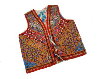 Chaqueta vintage bordada Banjara: Chaleco bohemio tribal de Kutch