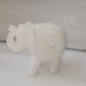 手彫りの白い大理石の象の像セット：伝統的な室内装飾 - Etsy 日本