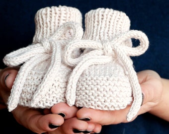 Timeless knitted shoes in merino cotton. For all seasons. Original birth gift. Sizes from 0 to 12 months. Made to order