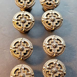 Lot de 8 poignées de quincaillerie vintage, croix fleuries - Petit bouton à une vis assez rustique