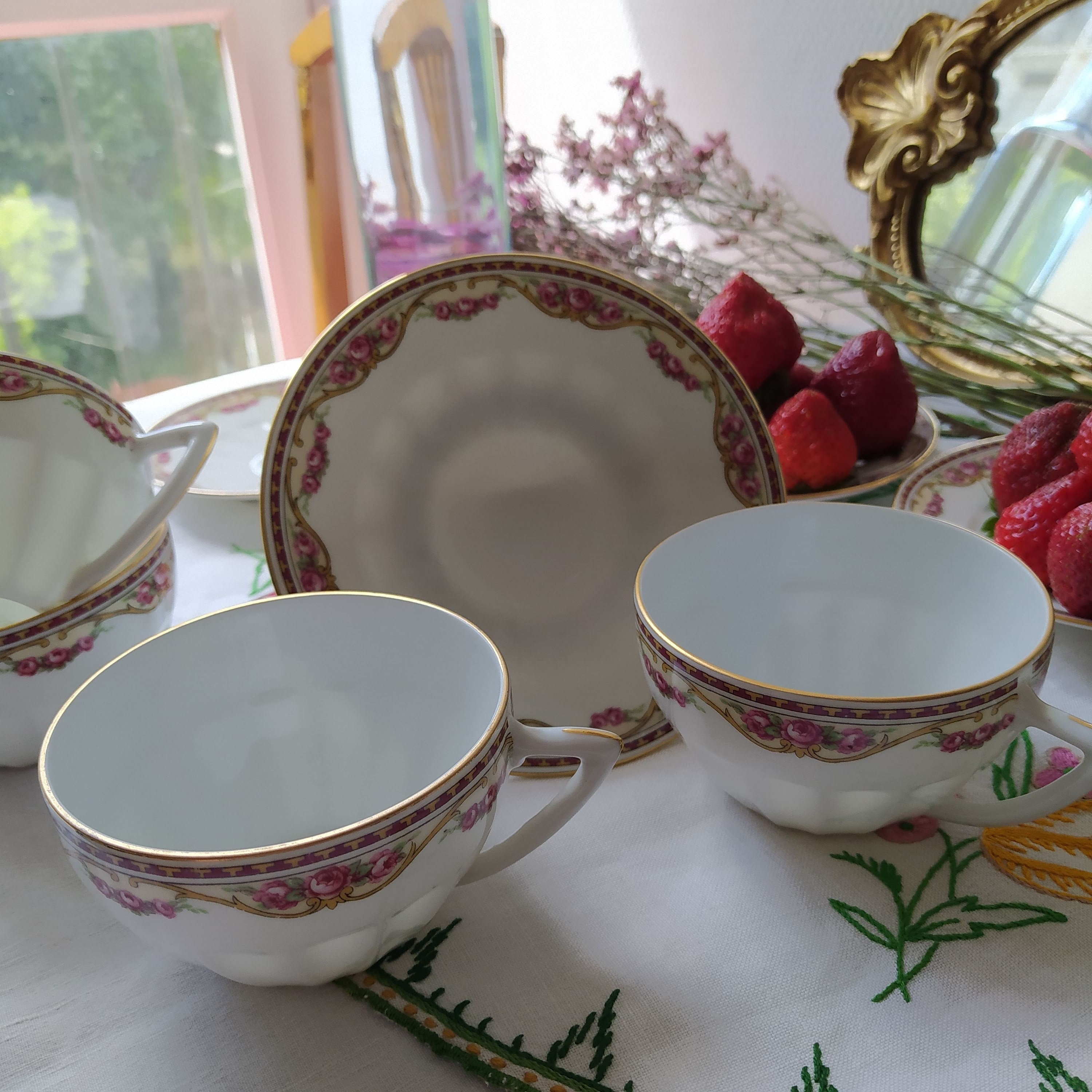 5 Tasses en Porcelaine Fine de Sologne Lamotte Années 1930