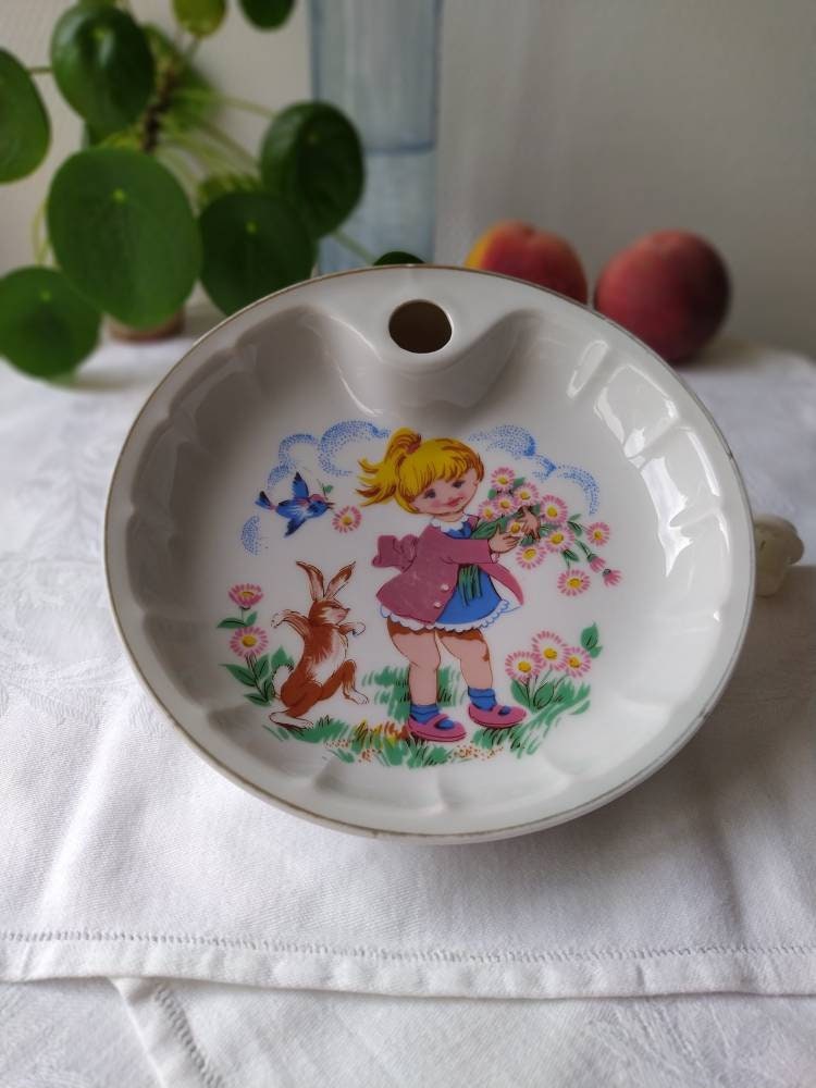 Assiette à Bouillie en Porcelaine de Limoges 1954. Fillette, Oiseau, Fleurs et Lapin. Vintage. Bébé.