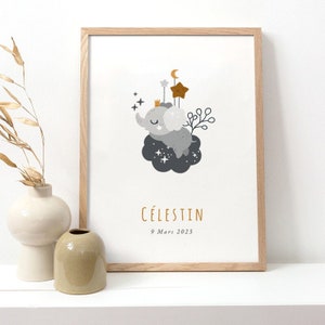 Póster de nacimiento de un pequeño elefante impreso en una nube de estrellas, decoración de la habitación de los niños en azul marino y marrón, arte mural Babar
