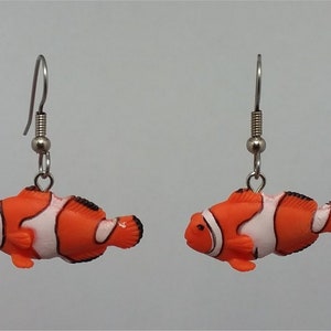 CLOWN FISH Earrings CUTE 3D Animal Charm Dangle Earrings Nemo 316L Surgical Steel Hooks Novelty Ocean Funtime Jewelry