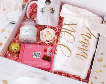 Coffret mariage pour la mariée, cadeau peignoir pour le jour du mariage, idée cadeau EVJF pour elle, bpx blanc personnalisé