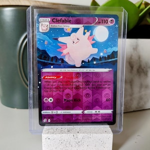Carte peinte Clefable - Cartes à collectionner personnalisées, Art anime, Art de jeu vidéo, Carte personnalisée, Peinture acrylique
