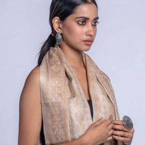 Exquisite Kantha Silk Stole Handcrafted Elegance for Every Occasion, handcrafted silk stole, versatile fashion statement, luxurious silk image 4