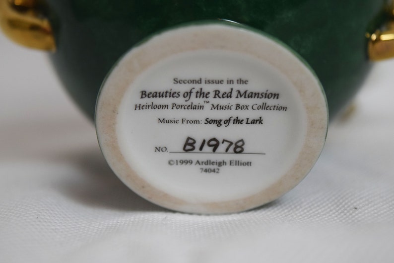 Heirloom Porcelain Music Box Collection Beauties of the Red Mansion