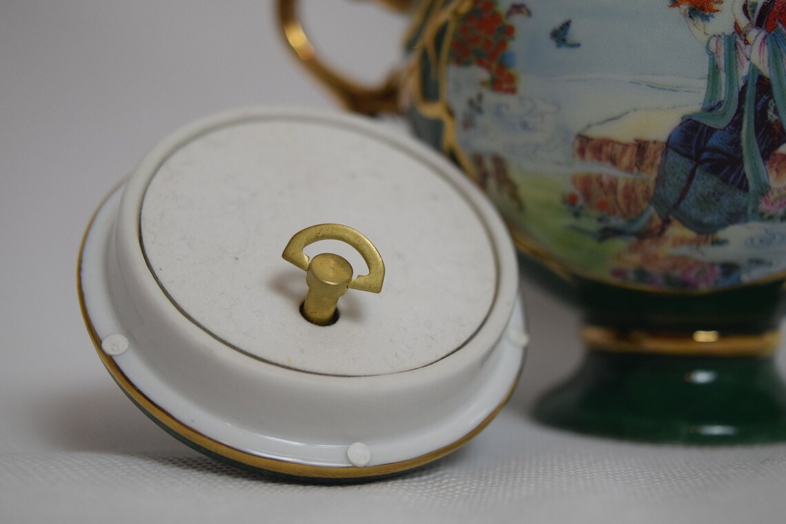 Heirloom Porcelain Music Box Collection Beauties of the Red Mansion