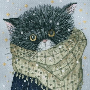 Kit de point de croix Chat noir dans son manteau sur toile Aida 14 points. Chaton dessin animé dans la neige M916 RTO