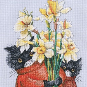 Chats noirs avec des fleurs Kit de point de croix sur toile de comptage Aida 14. Chaton de dessin animé dans la neige M917 RTO