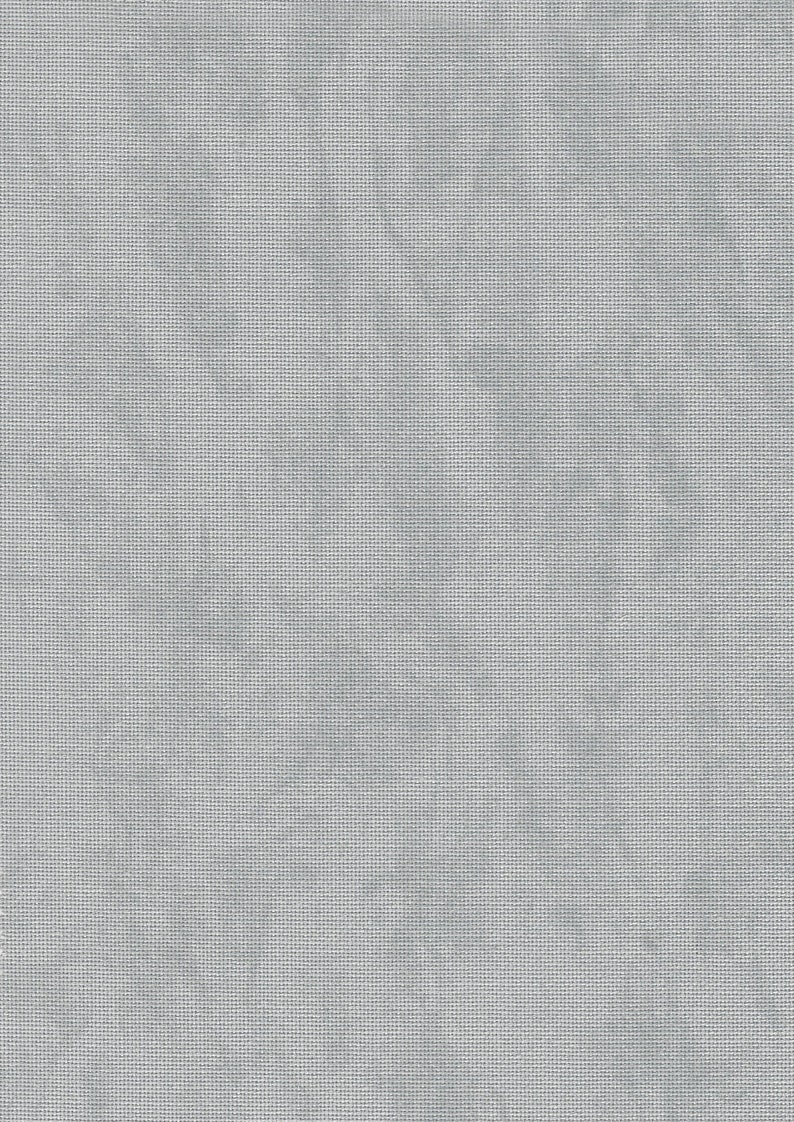 Peut inclure: Gros plan sur un tissu gris textur&eacute; avec un motif subtil. Le tissu a une apparence tiss&eacute;e et une texture l&eacute;g&egrave;rement rugueuse.