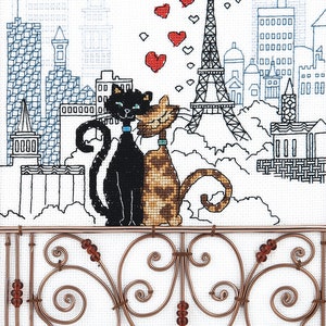 Chats amoureux à Paris. Kit de point de croix Ginger and Black Kittens sur toile Aida 16 points. Beautiful City France M-379C Charivna Mit