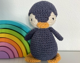 DIY Crochet Kit Pinguin Frosty – Beginners Amigurumi Kit with Eco Barbante Yarn. Perfect for Handmade Gift and Decor by Hoooked PAK328