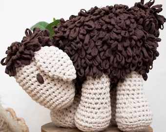 DIY Crochet Kit Sheep Robby Tabaco Brown – Intermediate Amigurumi Kit with Eco Barbante Yarn. Perfect Handmade Gift by Hoooked PAK211-39