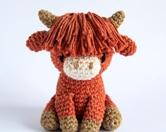 DIY Crochet Kits Highland Cow Aidan, Ghost Boo and Pinguin Frosty – Intermediate Amigurumi Kit with Eco Barbante Yarn by Hoooked PAK352