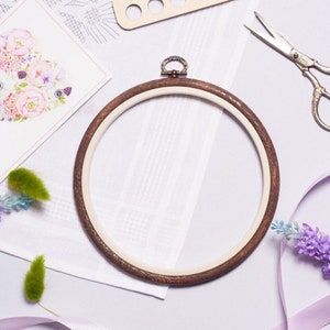 Round Flexi Hoop Nurge Woodgrain in Different Sizes. Good Stretch Plastic Framing Hoop. Frame 230-2 , 230-3 Woodgrain