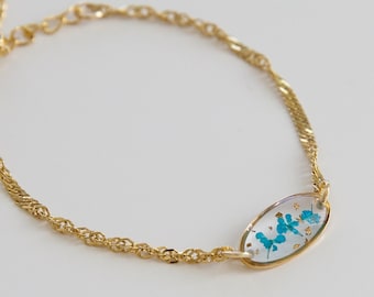Armband „Malea Türkis mit Goldstaub“ mit echten kleinen Blüten, Geschenk, Gold