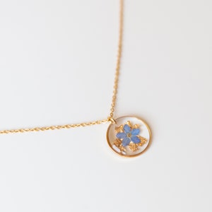 Vergissmeinnicht Kette „Pia mit Goldstaub“ , Geschenk, Hochzeitsschmuck, Andenken Schmuck