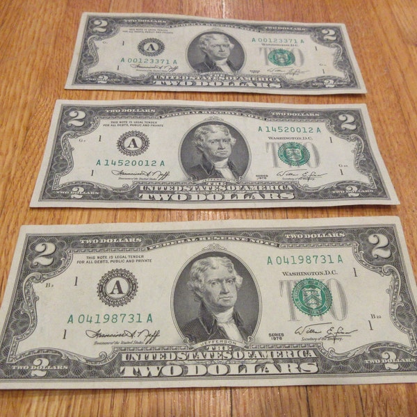 lot of 3 1976 two dollar bicentennial bills federal reserve note , currency, 1976 series A 04198713 A-A 14520012 A-A 00123371 A nice shape